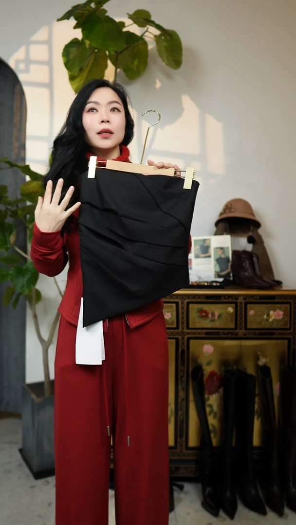 L码，设计款小抹胸，黑色