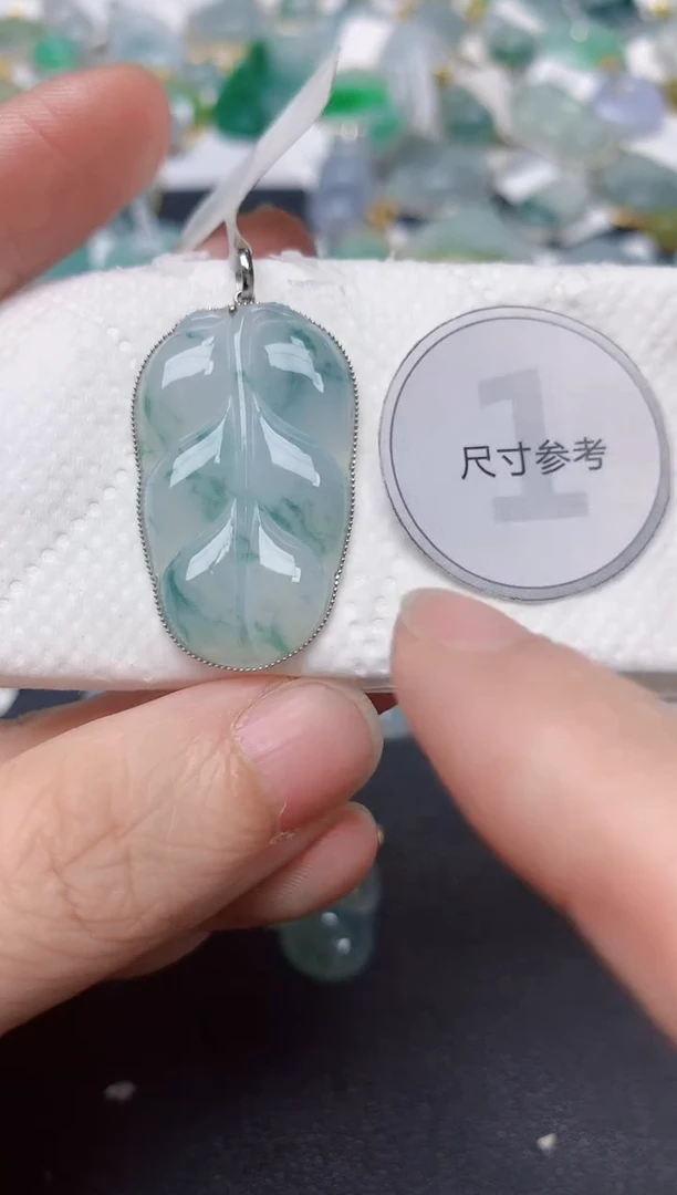 颈饰18K金镶嵌翡翠天然缅甸A货翡翠