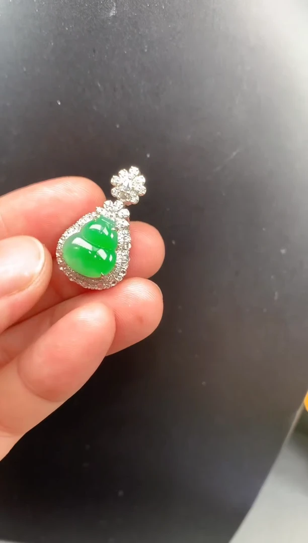 【闪购商品】翡翠颈饰18K金镶嵌葫芦