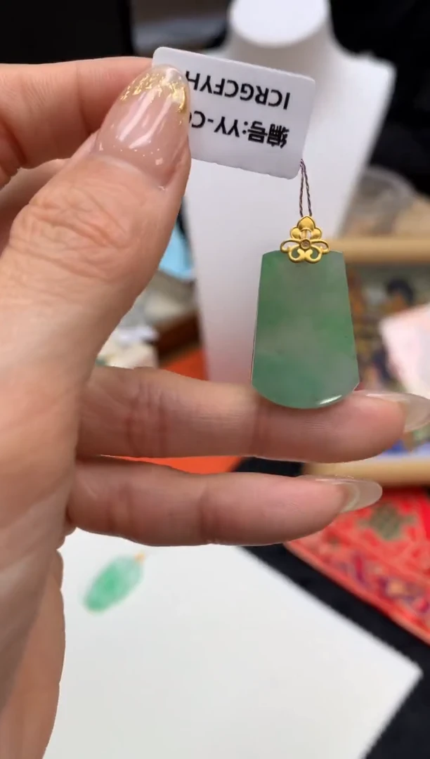 【闪购商品】翡翠颈饰18K金镶嵌无事牌