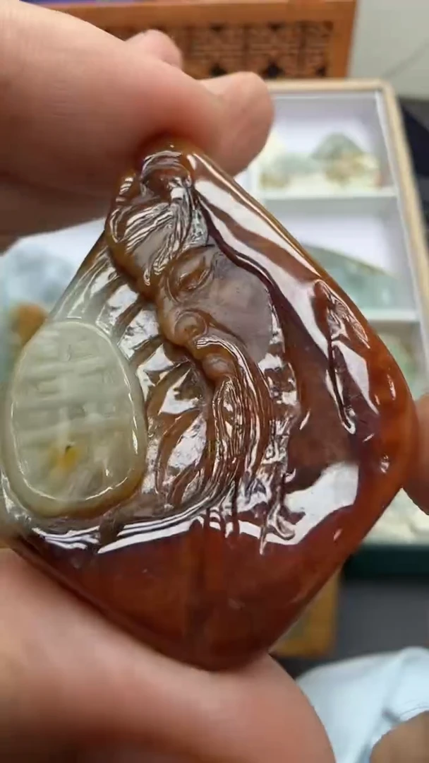 【闪购商品】翡翠挂件未镶嵌国雕谢林工（定制退货扣1000元）