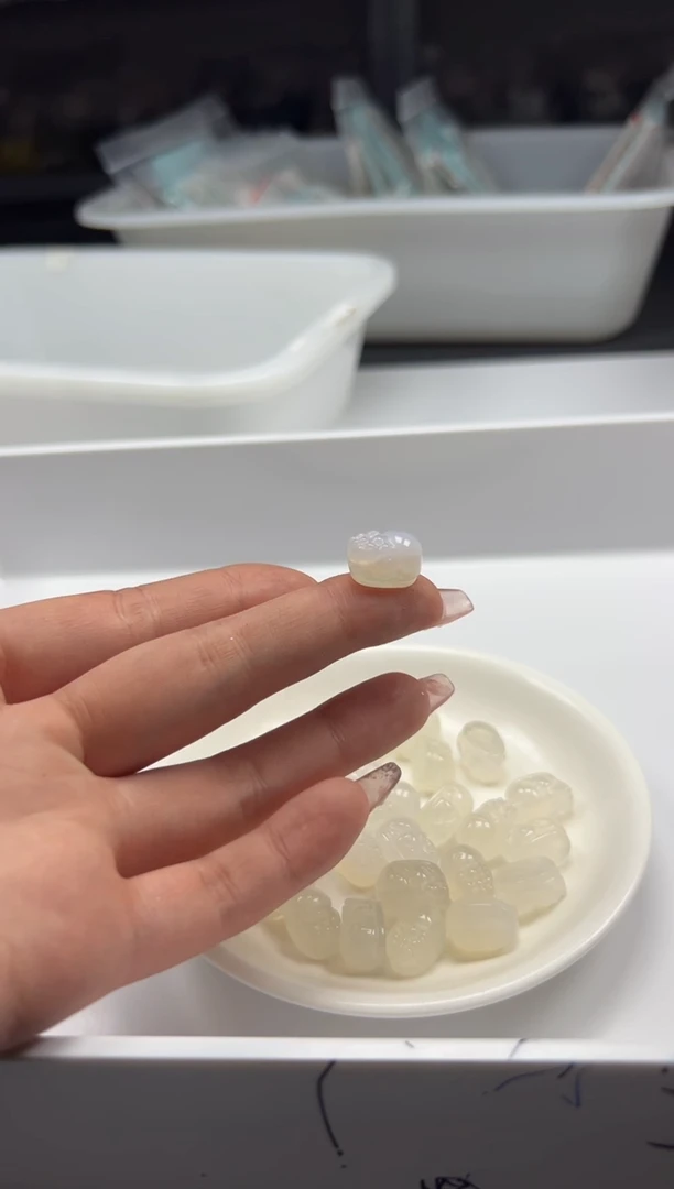 南红玛瑙银S800镶嵌颈饰x262荔枝冻貔貅*1个
