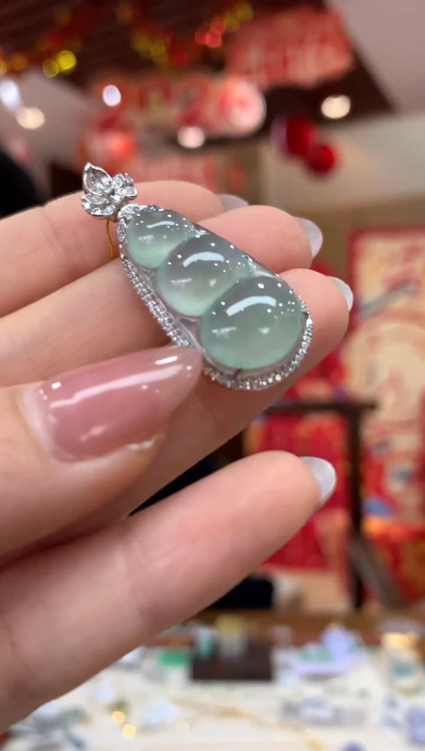 吊坠(不含链)18K金镶嵌翡翠豆子