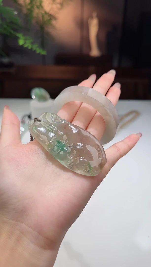定制翡翠手镯未镶嵌展示