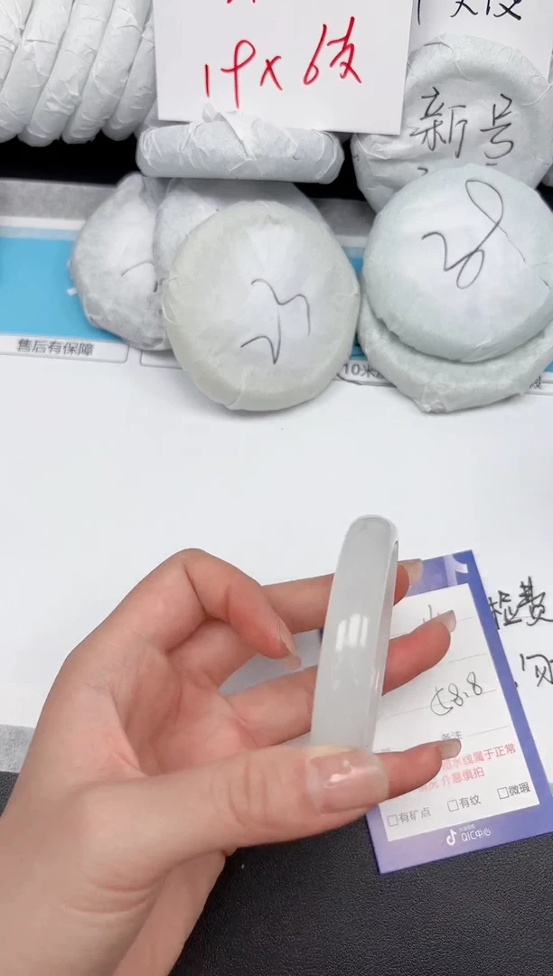 未镶嵌手镯石英质玉161/58.8