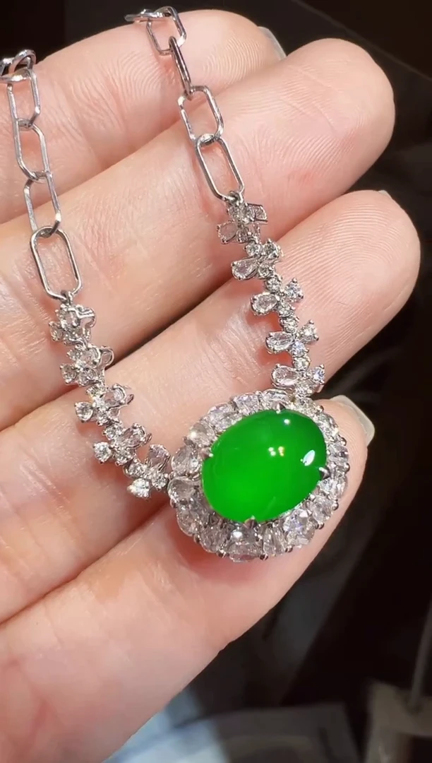 套链18K金镶嵌翡翠蛋面