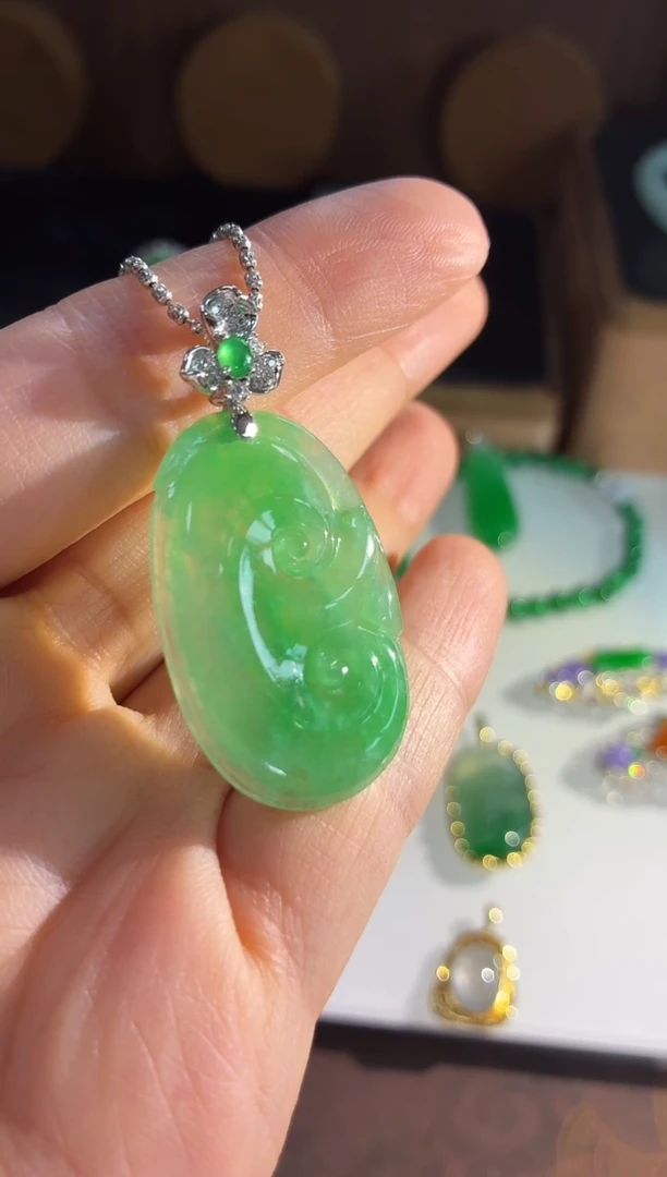 吊坠(不含链)18K金镶嵌翡翠吊坠