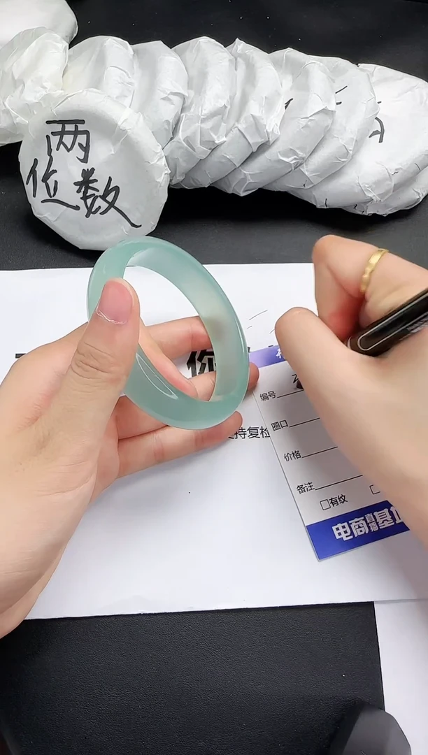 石英质玉手镯未镶嵌56-57