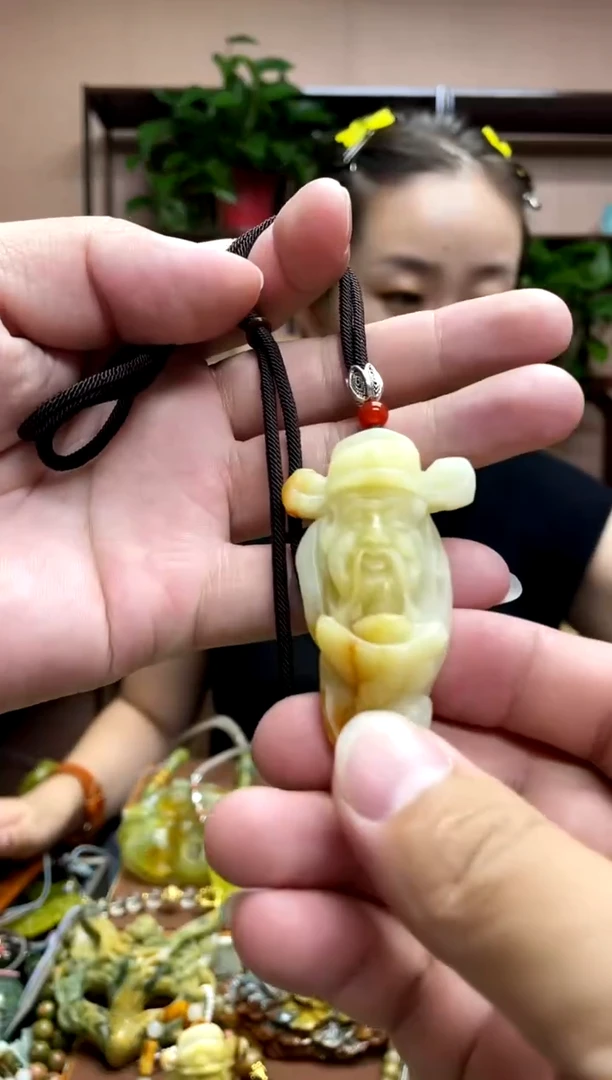 未镶嵌岫玉颈饰·