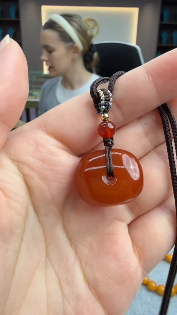 琥珀颈饰未镶嵌11秒拍号 假一罚三