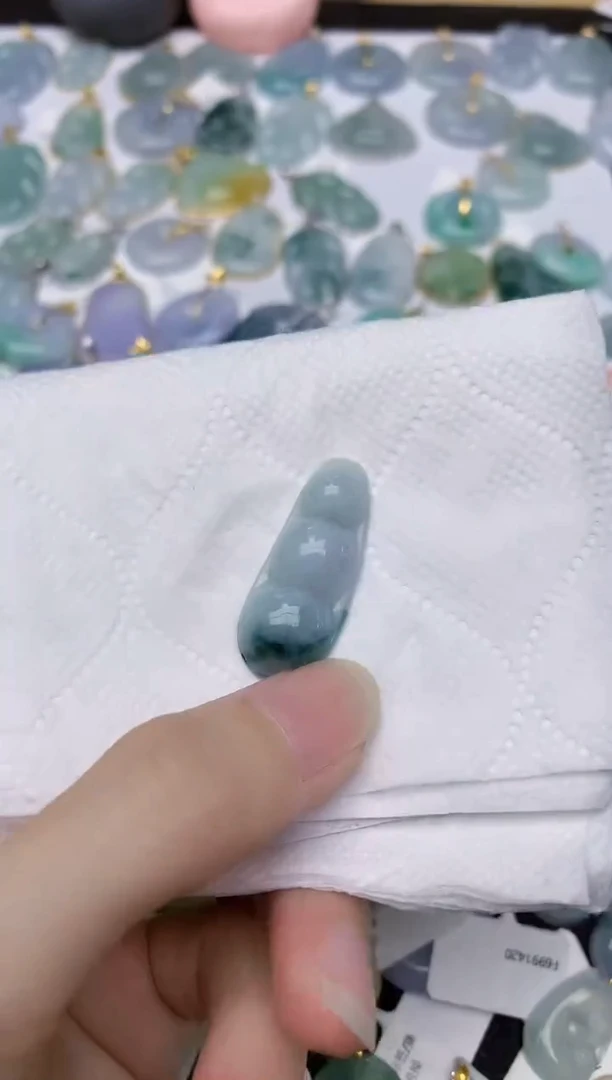 翡翠未镶嵌颈饰天然A货翡翠