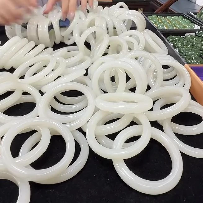 【老郑家】和田玉手镯一支 (多样性发1件)