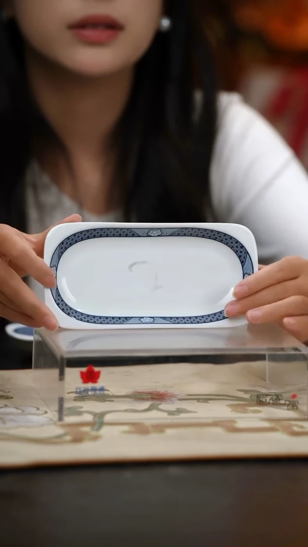 1个微瑕古典园林方形毛巾碟（条纹边）长