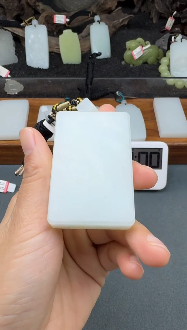 颈饰未镶嵌和田玉Y****?2