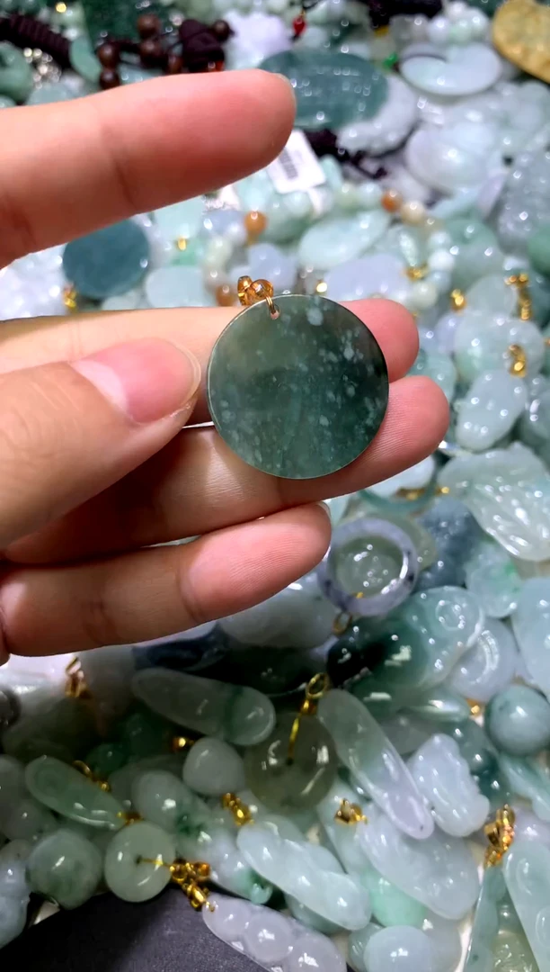 颈饰未镶嵌翡翠1