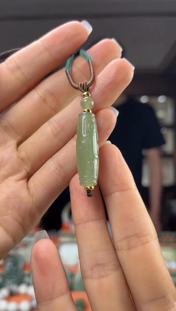 和田玉未镶嵌颈饰佩佩