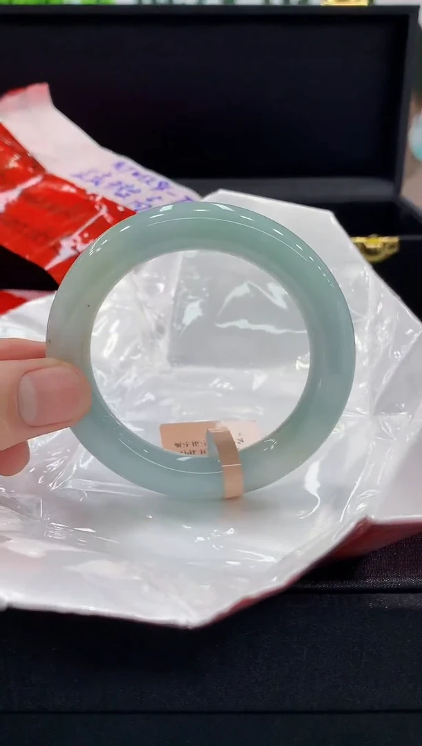 翡翠手镯未镶嵌手镯