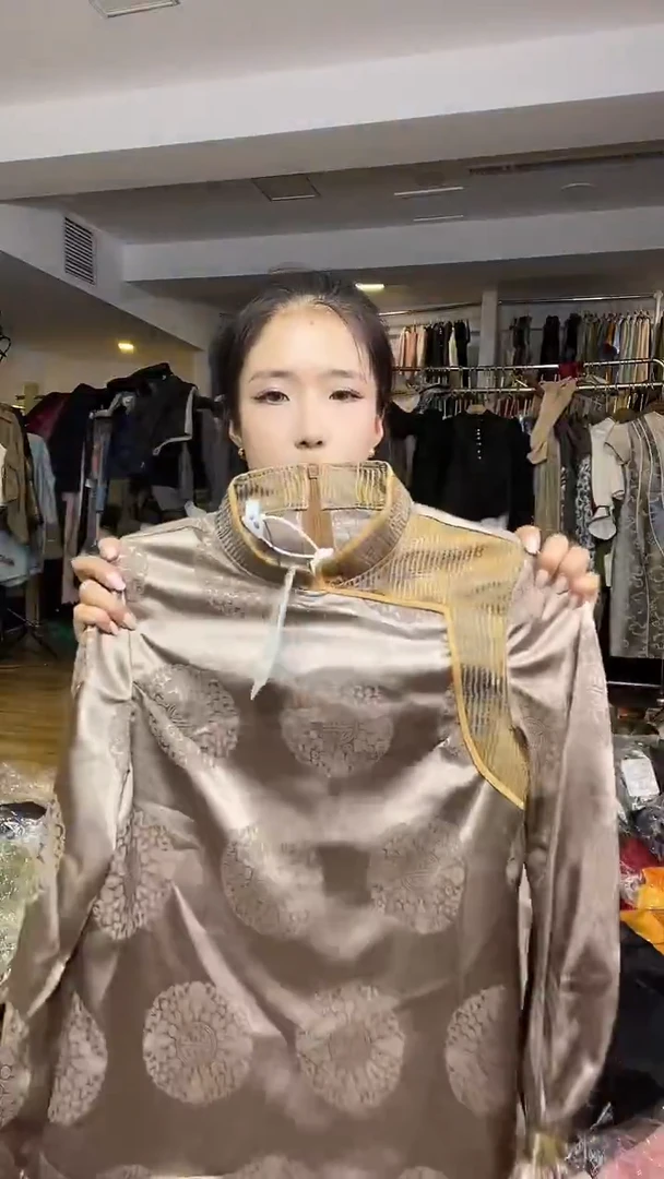 衬衣       L码        105-115斤