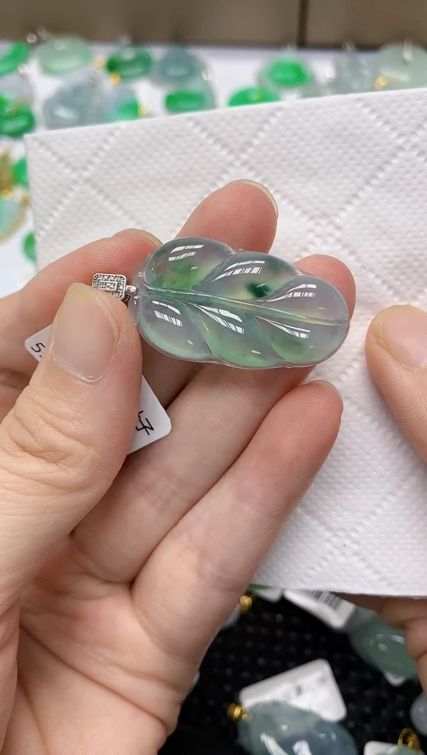 翡翠18K金镶嵌颈饰11111111