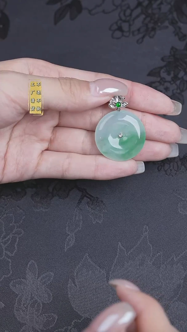 吊坠(赠链)18K金镶嵌翡翠工厂抛货 不退不换 天然结构