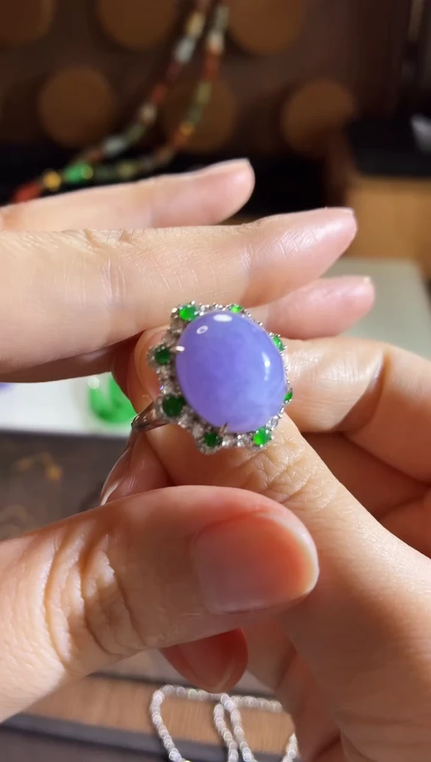 18K金镶嵌戒指翡翠手饰