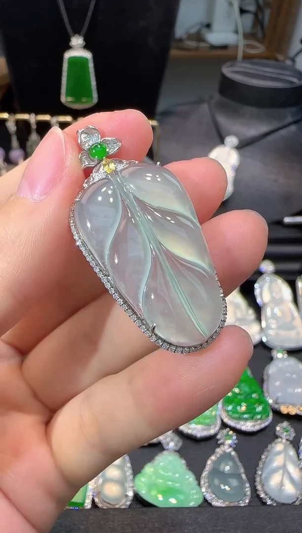 【闪购商品】翡翠吊坠(不含链)18K金镶嵌高冰叶子吊坠