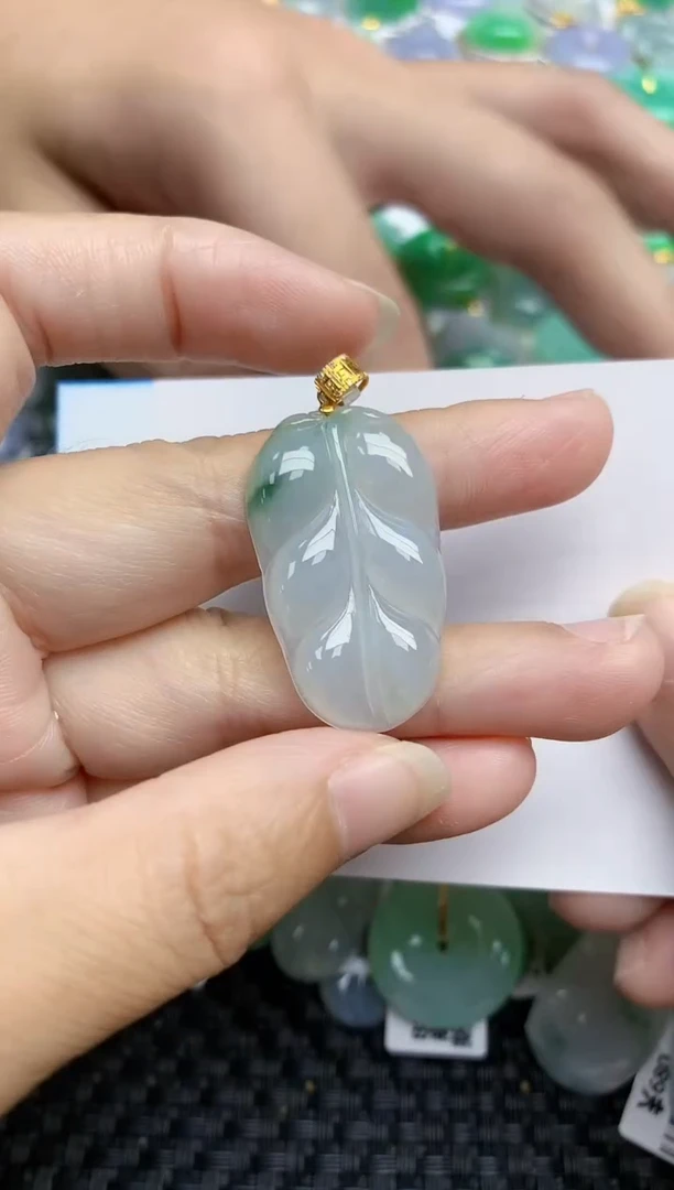 翡翠18K金镶嵌颈饰天然翡翠A货