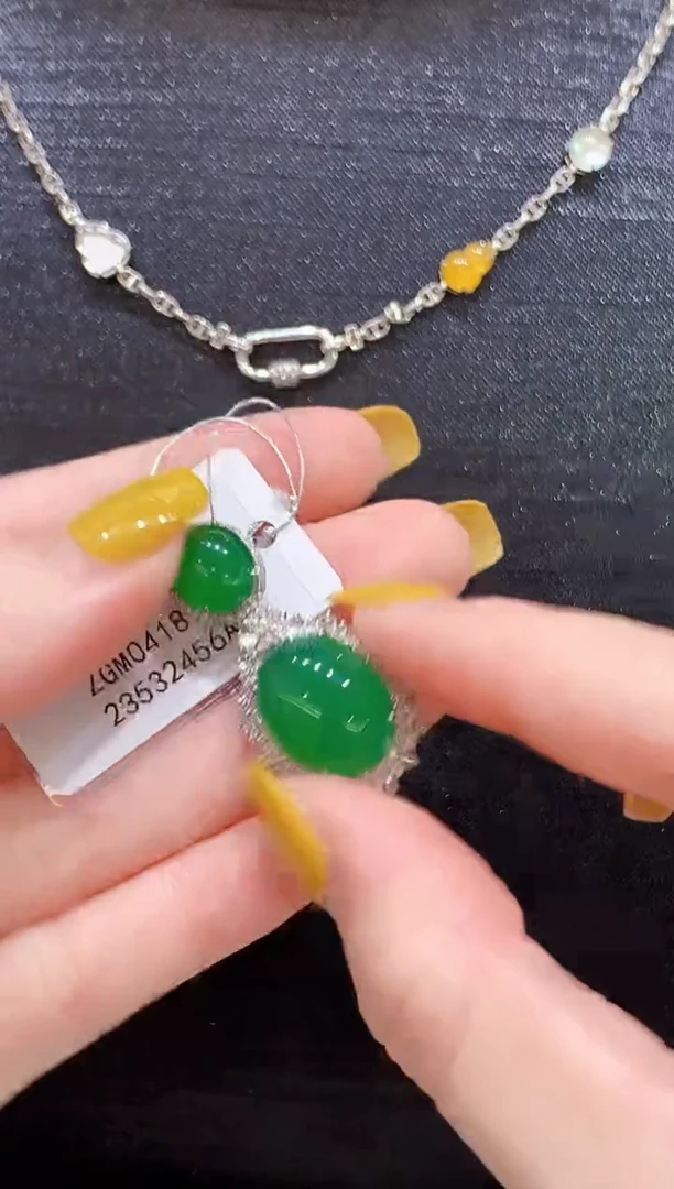 吊坠(不含链)18K金镶嵌翡翠SY多样性发其一