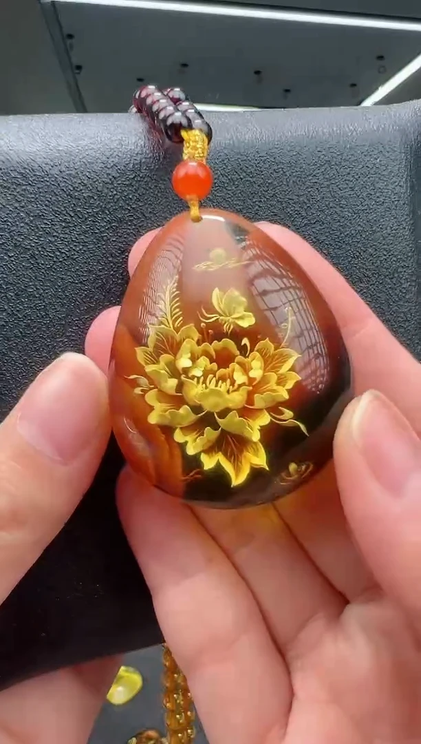 未镶嵌颈饰琥珀吊坠