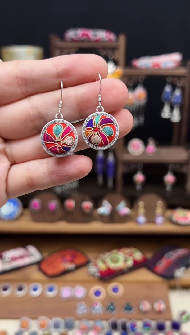 刺绣非遗手工饰品