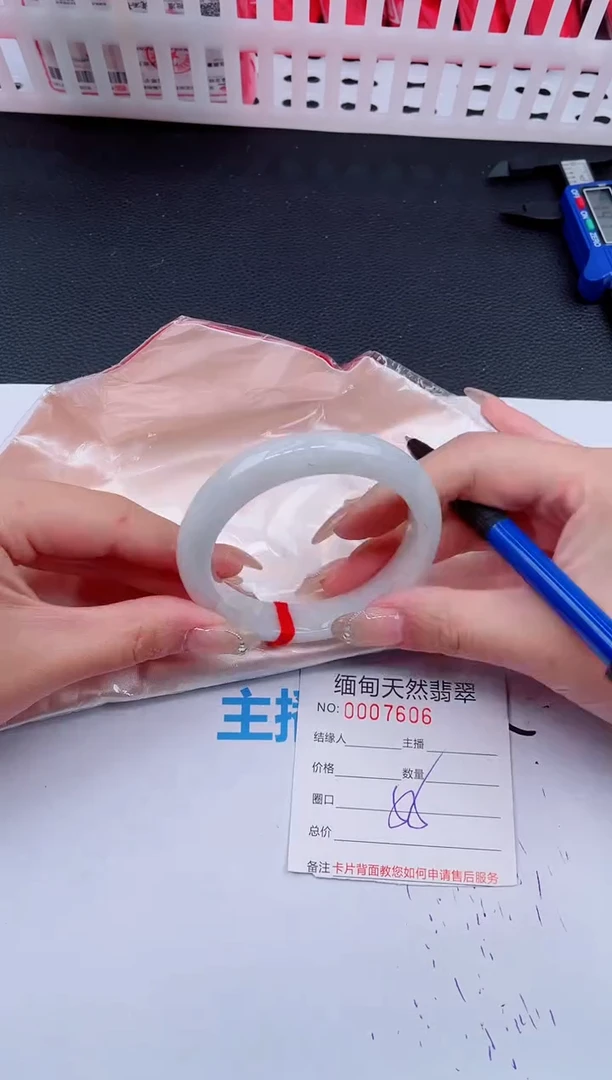 未镶嵌手镯翡翠天然翡翠手镯