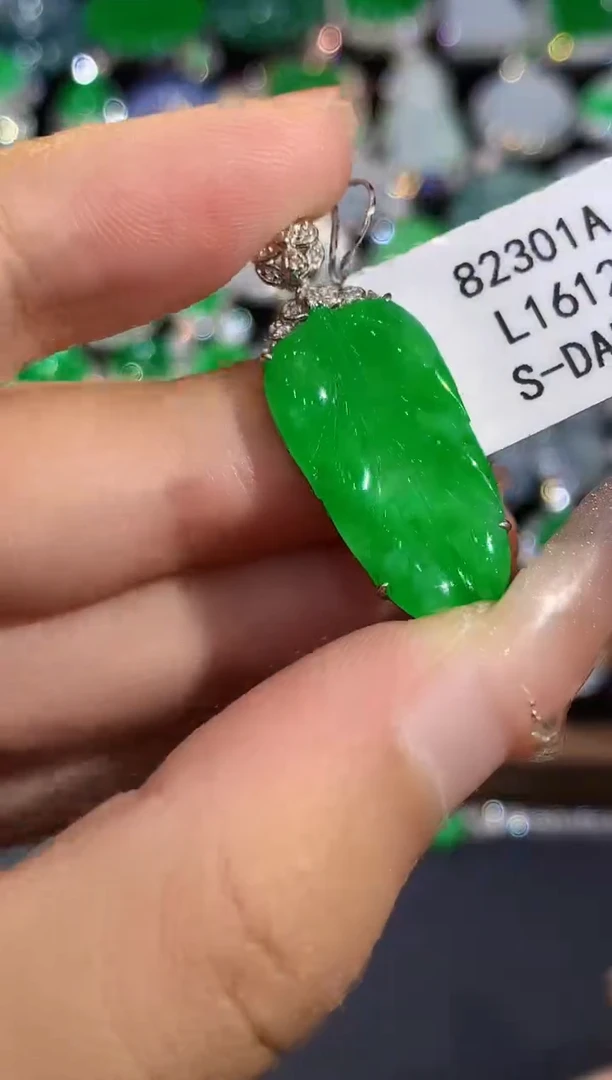 吊坠(不含链)18K金镶嵌翡翠L1612多样性发其一
