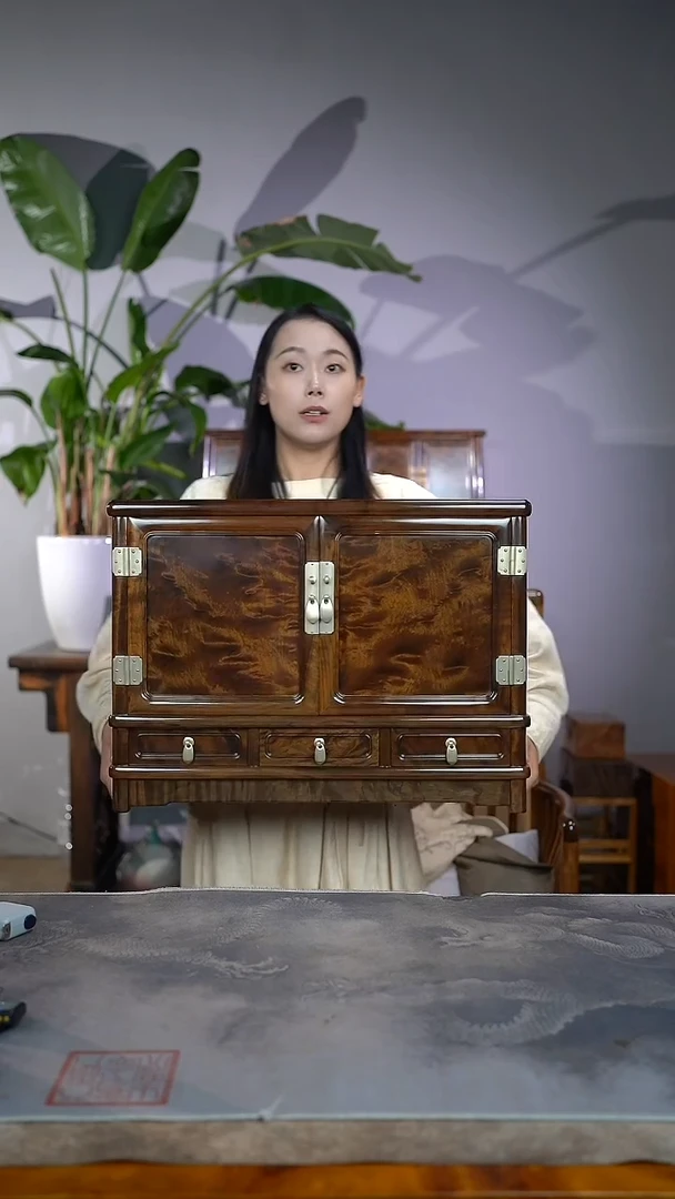 金丝楠满花云彩水波精工百宝柜