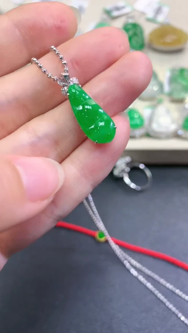 【闪购商品】翡翠颈饰18K金镶嵌B12   多样性一件发货