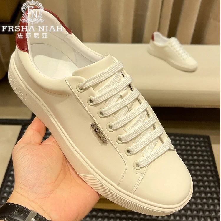 法莎尼亚轻奢时尚轻便红棕尾板鞋经典超火潮流休闲百搭运动小白鞋