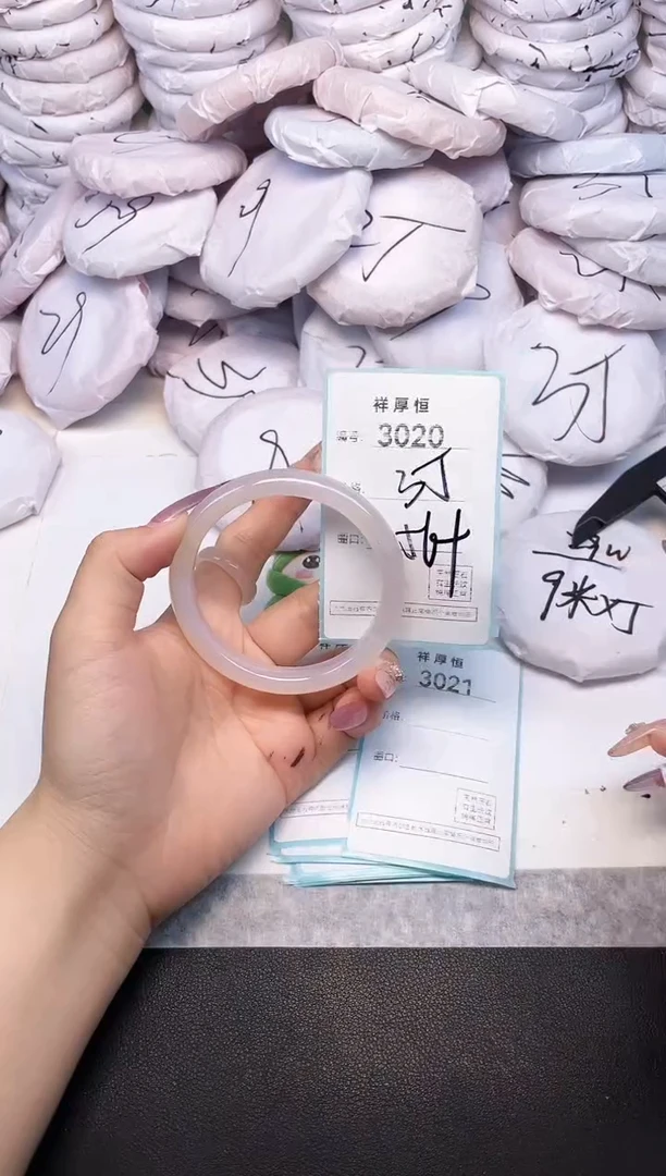 玛瑙/玉髓手镯未镶嵌3020