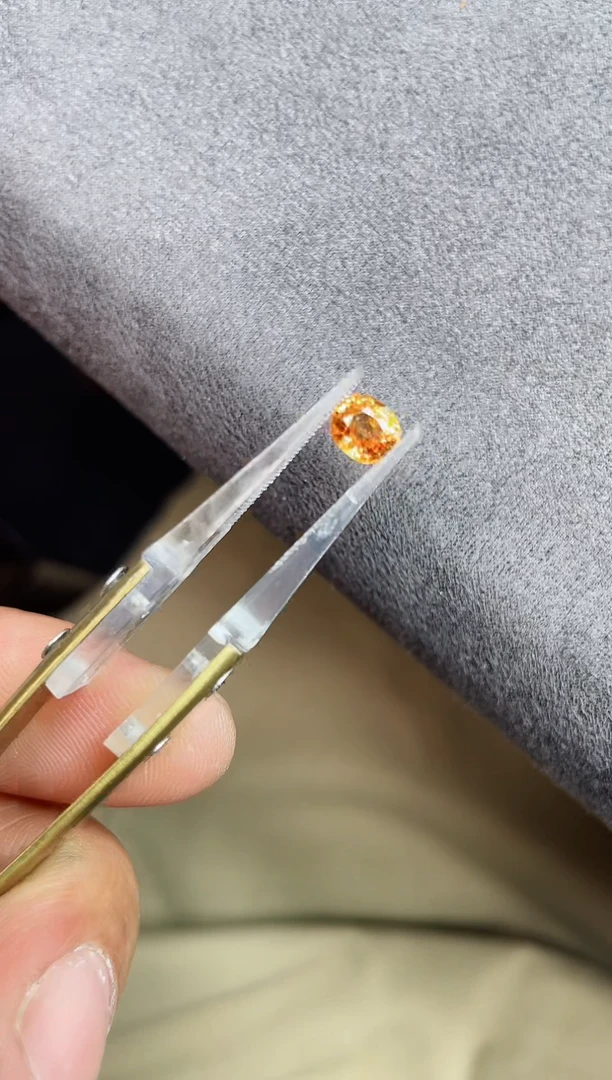 未镶嵌裸石石榴石（芬达石）1.23ct