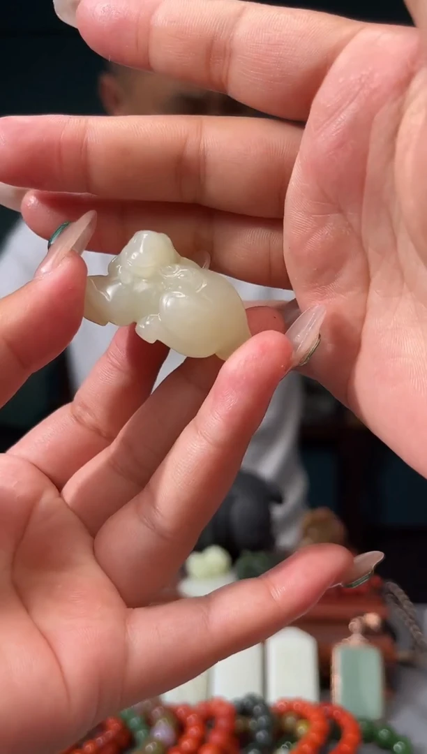 和田玉未镶嵌颈饰吊坠