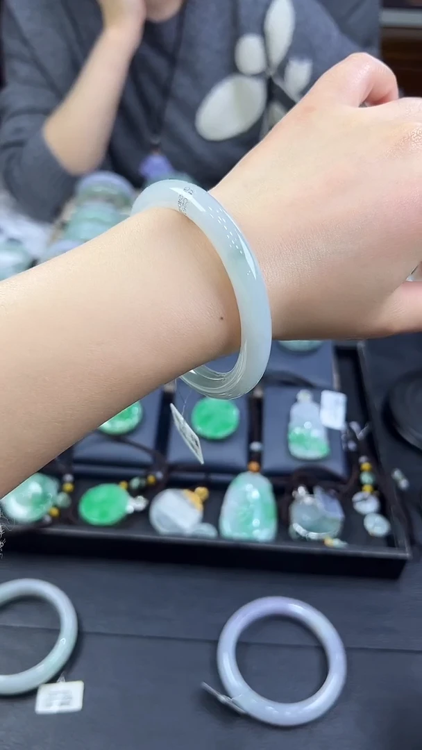 未镶嵌手镯翡翠手镯