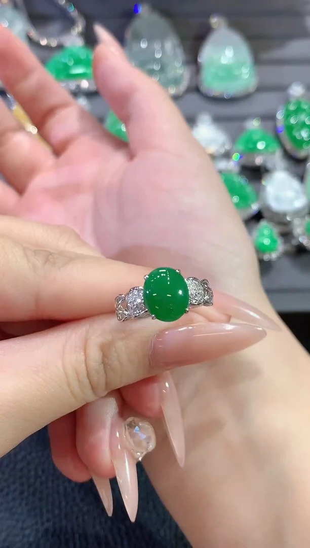 18K金镶嵌戒指翡翠A60