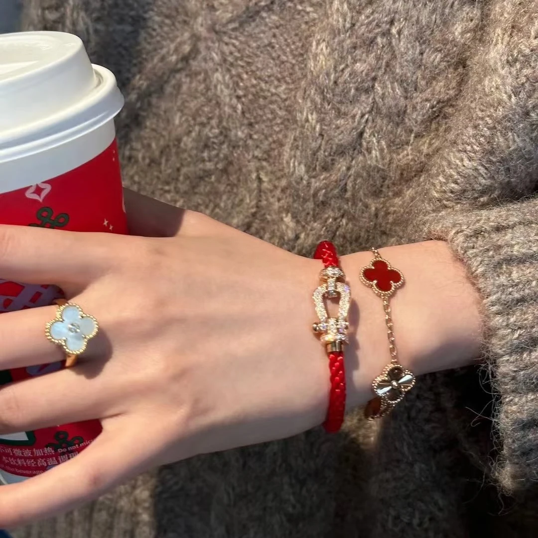 #粉色专享#002马蹄扣红绳手环轻奢编织百搭满钻手镯