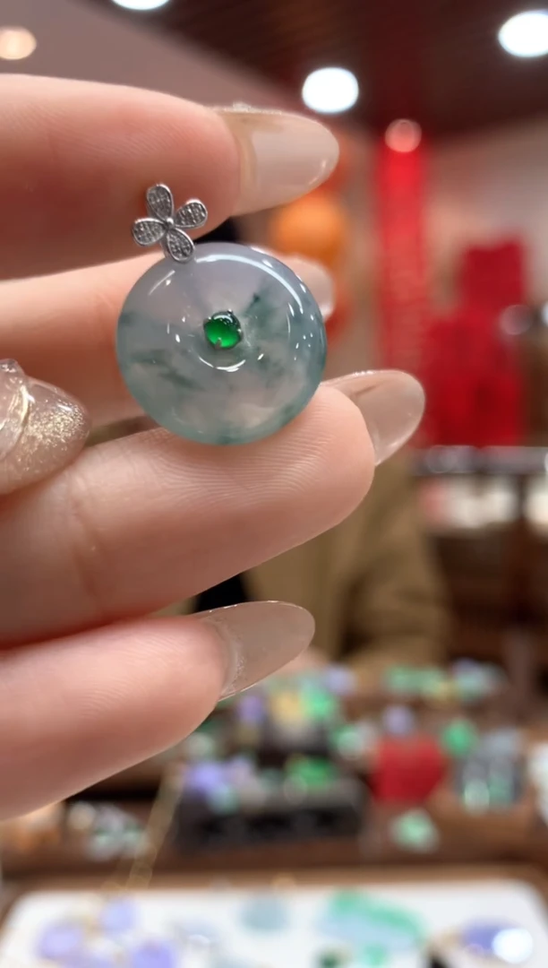 【闪购商品】翡翠吊坠(不含链)18K金镶嵌平安扣