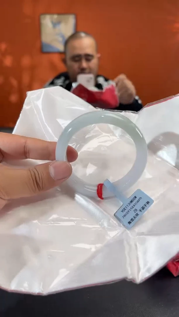 未镶嵌手镯翡翠8        圈口57