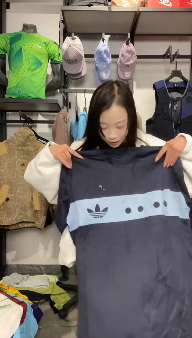 1146闪购编码  阿迪运动卫衣裤以直播间过款为准 尺码185.