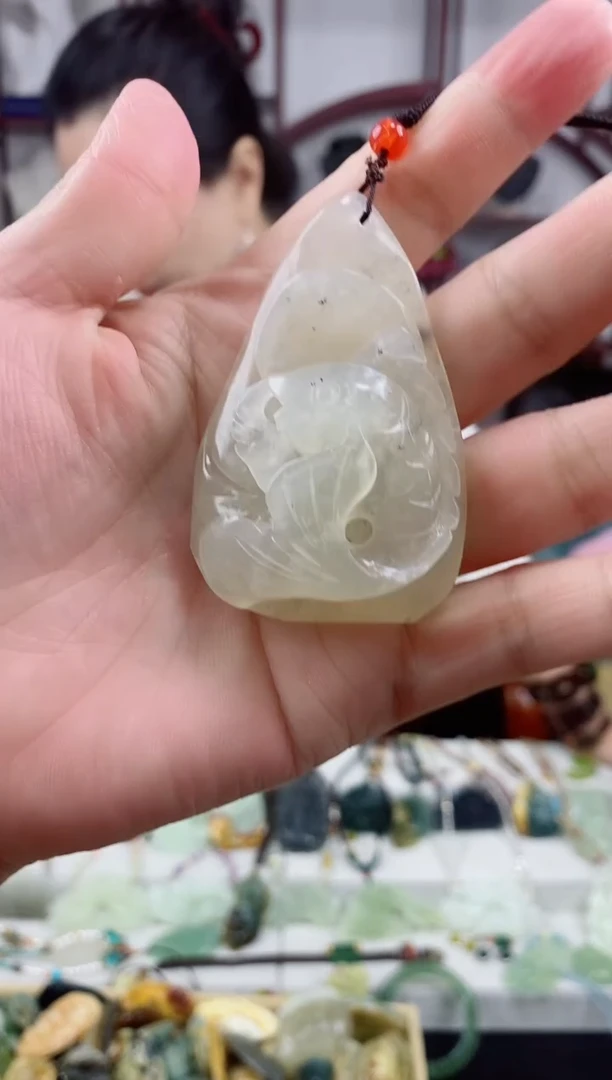 未镶嵌岫玉颈饰1