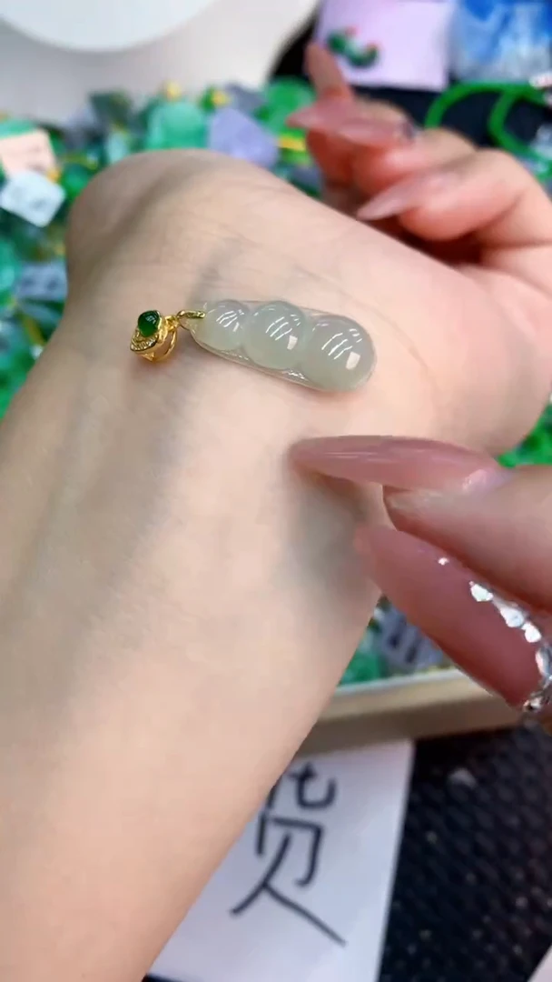 翡翠未镶嵌吊坠(不含链)1
