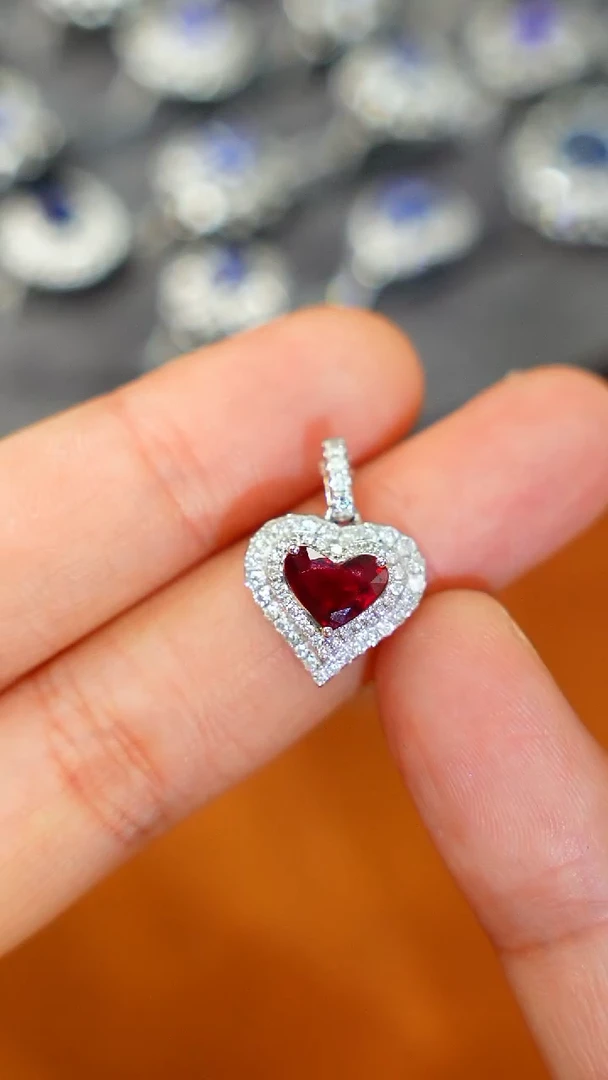 【闪购商品】红宝石吊坠(不含链)18K金镶嵌无烧鸽血红1.05ct