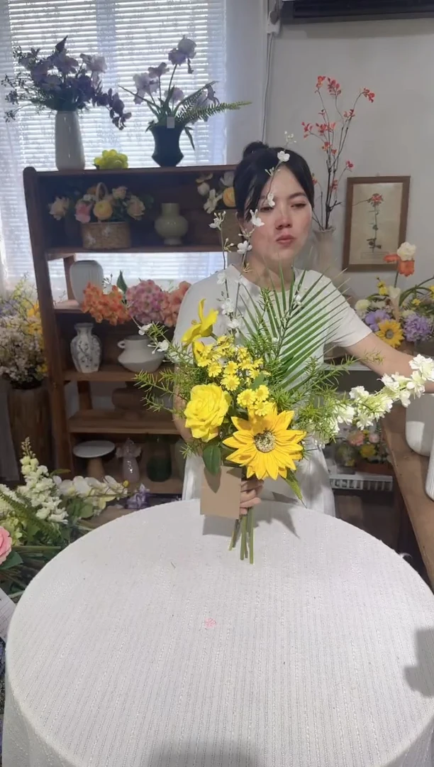33  黄色系手感向日葵玫瑰混搭花束，清仓尾货福利
