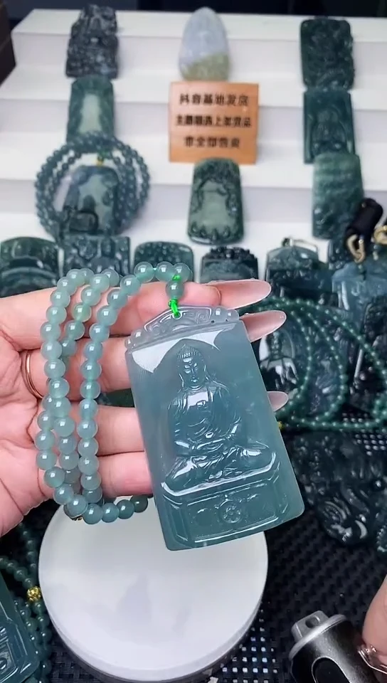 颈饰未镶嵌翡翠