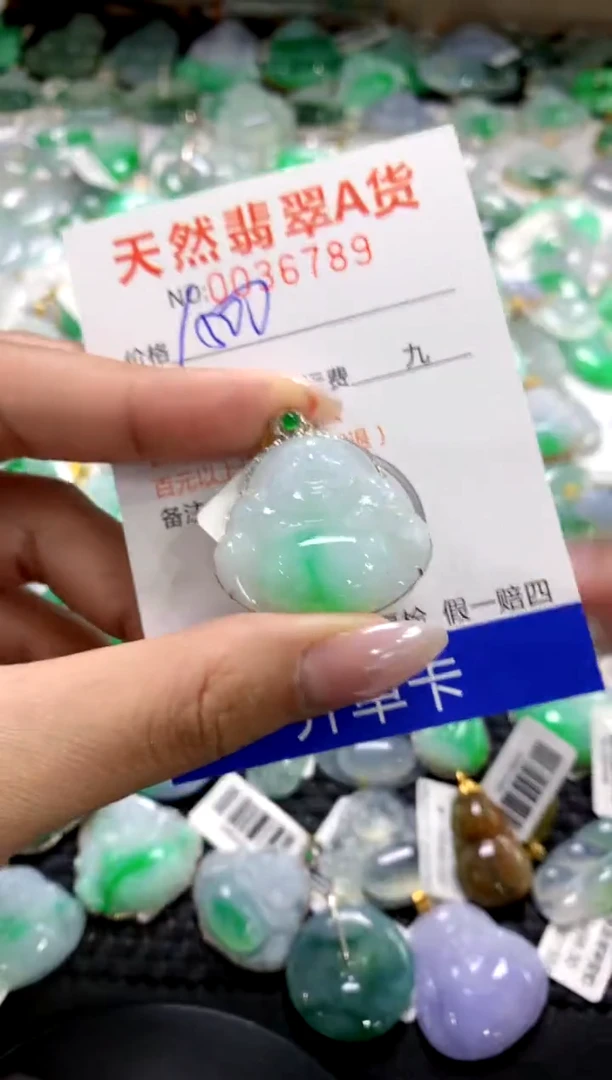 颈饰18K金镶嵌翡翠1111111111111111